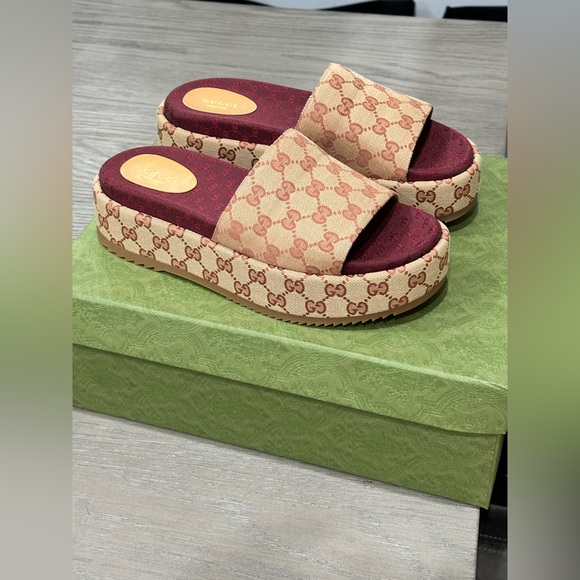 GUCCI Canvas GG Monogram Angelina Platform Slide Sandals - Picture 3 of 11